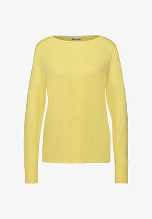 Geel langslavend trui met een ruime halslijn. Zachte textuur, geribbelde manchetten en zoom. Eenvoudig ontwerp zonder extra patronen of accenten.