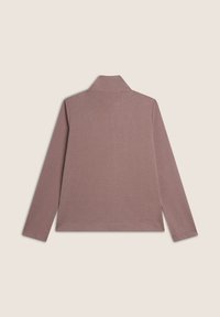 Blusa a maniche lunghe con colletto in morbido tessuto mauve; presenta una vestibilità dritta e cuciture piatte, con un design minimalista e senza elementi di hardware visibili.