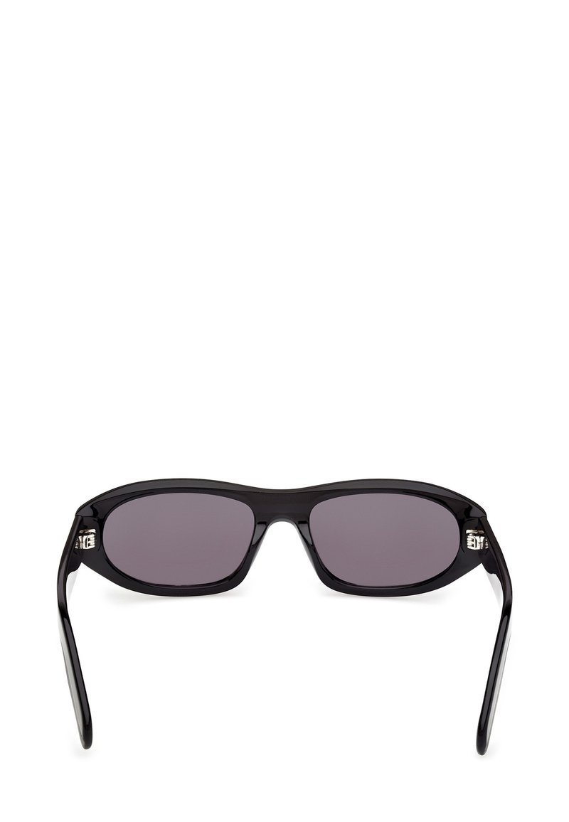 Schwarze rechteckige Sonnenbrillen mit dunkel getönten Gläsern und leicht gebogenen Bügeln, von vorne auf einem weißen Hintergrund dargestellt.