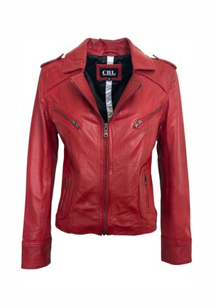 Rode leren jas met ritssluiting aan de voorkant, twee borstzakken met rits, twee zijzakken met rits en een kraag met schouderepauletten.