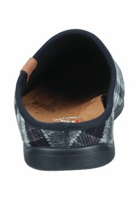 Bageste udsigt af en slip-on slippers med sort sål, grå ternet stofoverdel og brun polstret indersål.