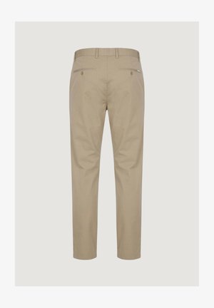 Pantaloni beige su misura con passanti per cintura, due tasche a filetto con bottone sul retro e vestibilità dritta slim.