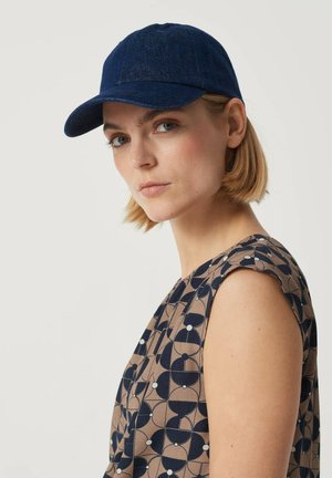 Cap - clean blue wash