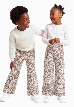 TINYCOTTONS, ANIMAL PRINT JEANS UNISEX - Дънки със свободна кройка - off-white