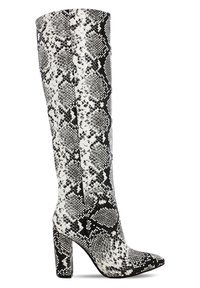 Stivale a stiletto nero e bianco con stampa serpente, altezza ginocchio, con punta appuntita e tacco chunky, caratterizzato da un motivo rettile testurizzato.