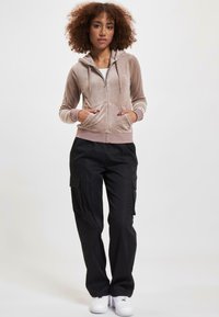 Juicy Couture ROBERTSON CLASSIC - Mikina so zipsom - fungi
