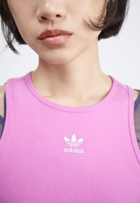 adidas Originals ESSENTIALS TANK DRESS - Džersio suknelė - semi pulse lilac