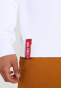 Alpha Industries Sudadera - white