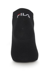 Chaussette basse noire avec le logo "FILA" en blanc et rouge en haut, vue de face sur fond blanc uni.