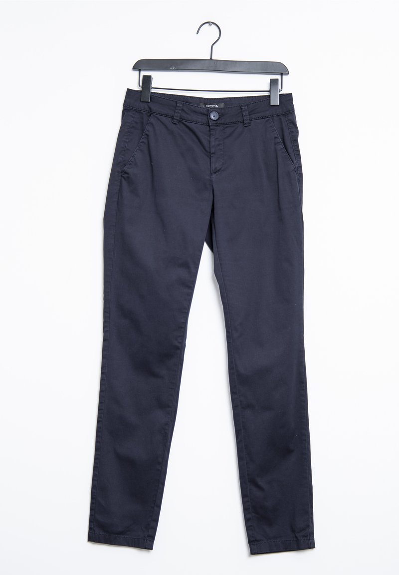 Mörkblå chinos med slim fit, med framfickor, knäppning och bälteshällor. Slät tyg med minimala sömmar.