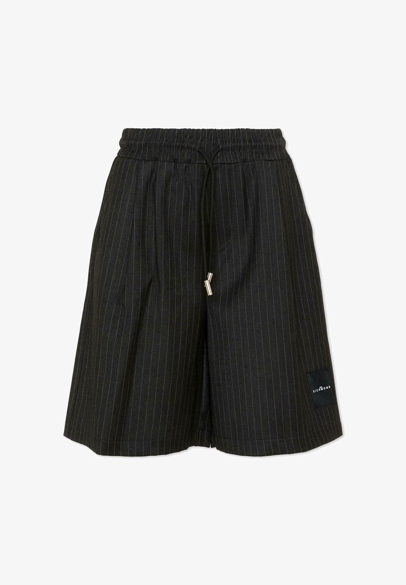 Shorts noirs à fines rayures, avec taille élastique, cordon de serrage et petit patch logo rectangulaire sur la partie inférieure de la jambe droite.