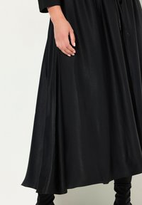 Ulla Popken GATHERED - Faltenrock - black