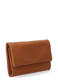 Hnědá kožená peněženka s hladkým povrchem, skladatelným designem a vyraženým logem "VENEZIA" na přední straně. Kompaktní a minimalistický tvar.