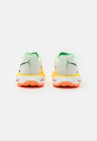 Nike Performance ZOOMX ULTRAFLY - Scarpe da trail running - summit white/black/vapor green/laser orange/total orange