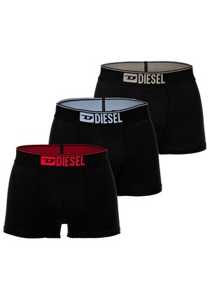 Svart boxer shorts-sett med tre par som har kontrasterende farge på midjebåndet: rød, lyseblå og beige, alle med "DIESEL"-logoen.