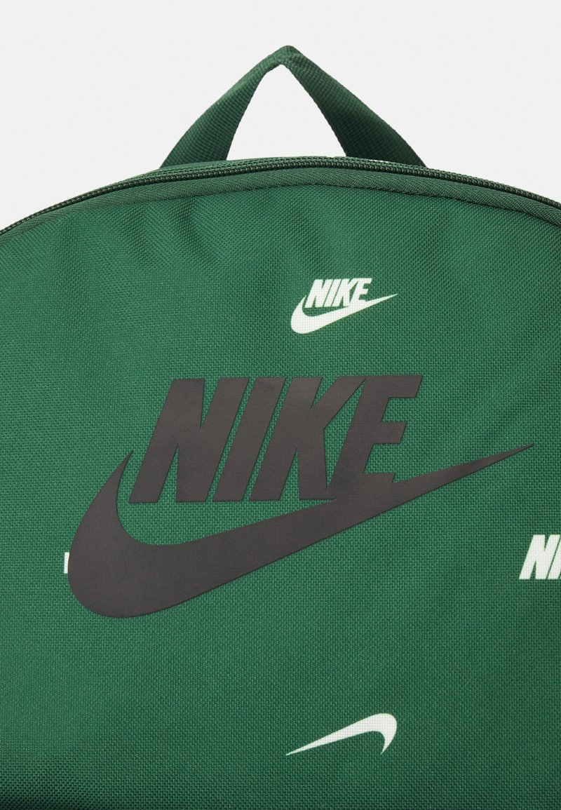 nike backpack dark green Heritage 2.0, Black/Black/Electric Green, Misc you will also find a place to put your water bottle (up to 90 cl) Nike Sportswear Elemental Backpack Black