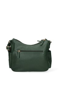 Borsa a tracolla in pelle verde con una texture a buccia d'arancia, dotata di chiusura principale con zip, tasca anteriore con zip e tracolla regolabile.