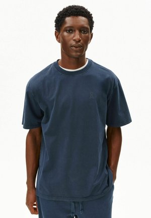 ICONIC Å MAARKOS - T-Shirt basic - night sky washed