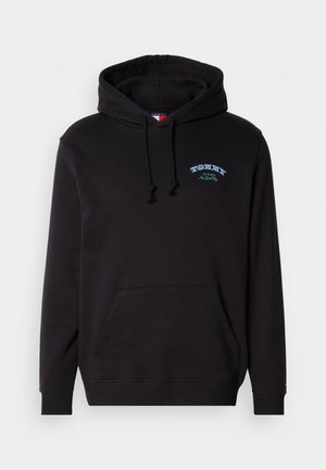 Sweat à capuche noir avec une poche kangourou, capuche à cordon et texte brodé en bleu sur la poitrine. Confectionné en tissu doux mélangé en coton.