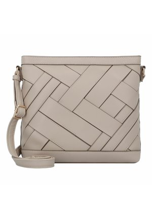 Beige Leder Umhängetasche mit geflochtenem Design, rechteckiger Form, verstellbarem Schulterriemen und glatter Textur. Mit Akzenten aus goldfarbenem Metall.