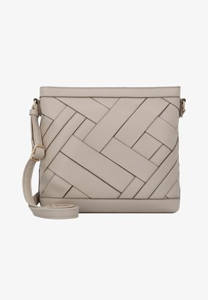 Bolso bandolera de cuero beige con diseño trenzado, forma rectangular, correa ajustable y textura suave. Incluye acentos de hardware en tono dorado.