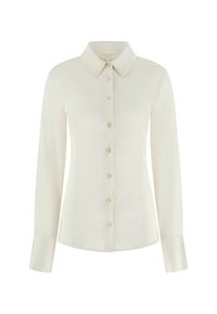 Camicia button-up a maniche lunghe color crema con colletto classico, tessuto liscio e bottoni simili a perle lungo la parte anteriore.