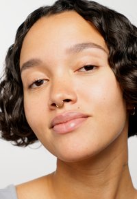 Coola MINERAL LIPLUX SPF 30 brązowy