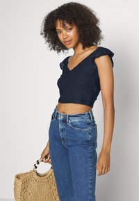 Vero Moda VMTASSA CROP - T-shirt estampada - navy blazer