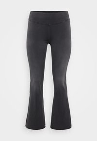 ONLY Carmakoma CARROYAL MID WAIST FLARED - Flared Jeans - washed black