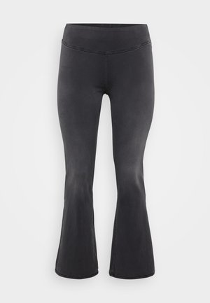 ONLY Carmakoma CARROYAL MID WAIST FLARED - Flared Jeans - washed black