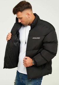 Jack & Jones VESPER PUFFER - Winterjacke - black