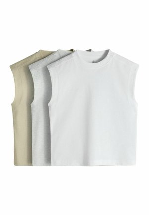 Drie mouwloze rondehals tops in beige, lichtgrijs en wit, naast elkaar gerangschikt op een witte achtergrond.