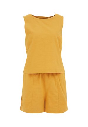 Sinise kollane kaherealine komplekt, mis koosneb varrukateta topist ja lühikestest pükstest. Linase riie, lõdva lõikega, nähtavad saumikud ja külgsisetükid lühikestes pükstes.