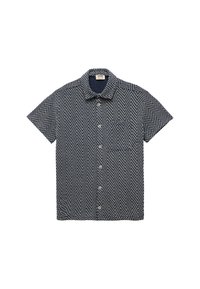 Camicia button-up a maniche corte con un motivo a spina di pesce in blu navy e bianco, con colletto blu navy uniforme e taschino singolo sul petto.