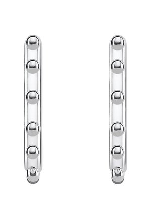 Paire de boucles d'oreilles créoles en argent, chacune présentant cinq détails de petites boules en relief réparties uniformément sur le bord extérieur.