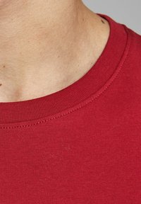 Jack & Jones ECORP LOGO SS O-NECK NOOS - T-shirts basic - rio red