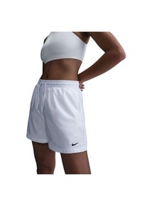 Pantaloni scurti bianchi con vita elastica e cordino, tasche laterali e un piccolo logo Nike nero sull'orlo sinistro. Tessuto leggero e morbido.