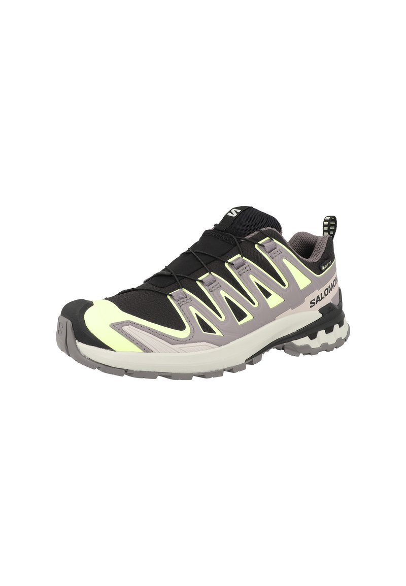Scarpa sportiva nera e gialla con tomaia in materiale sintetico, rete traspirante e suola in gomma. Caratterizzata da lacci elastici e linguetta imbottita.
