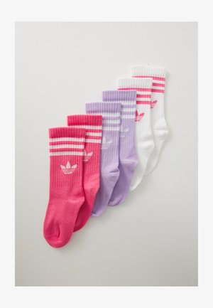 Set van vijf katoenen sokken in verschillende kleuren: roze, roze met strepen, lavendel, wit en wit met roze strepen. Bevat een logo en geribbeld ontwerp.