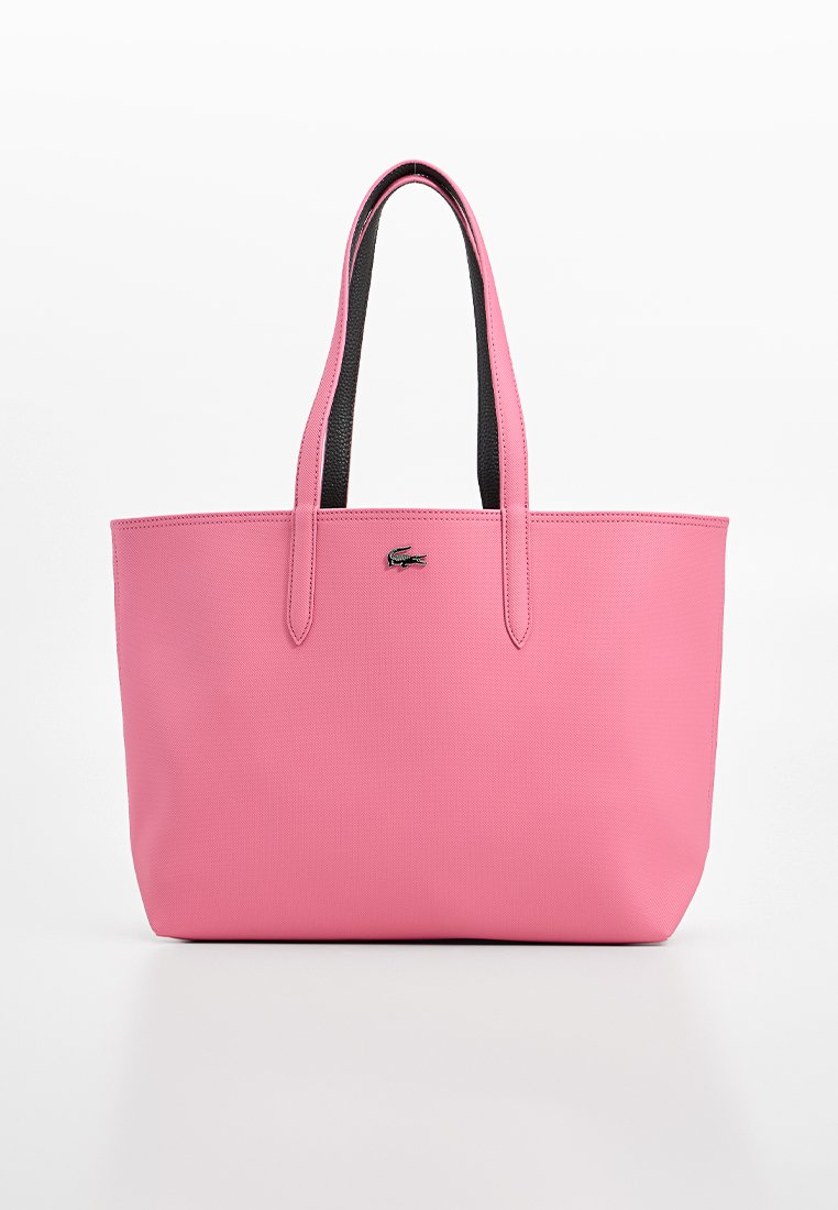 Rosa Tote Bag aus strukturiertem synthetischem Material, verfügt über zwei lange Griffe, einen schwarzen Akzent oben und ein kleines Logo-Detail auf der Vorderseite.