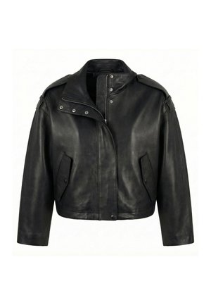 Zwarte cropped leren jas met brede kraag, zilverkleurige drukkers, ritssluiting, epauletten en klepzakken aan de voorkant.