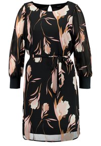 Robe noire à fleurs avec de longues manches bouffantes, ornée de motifs de fleurs roses et crème. Comprend une ceinture à nouer à la taille et un dos en forme de clé.