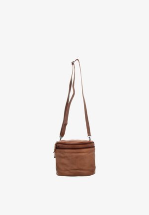 Braune Leder-Umhängetasche mit zwei Reißverschlussfächern und verstellbarem Schultergurt, dargestellt vor weißem Hintergrund.