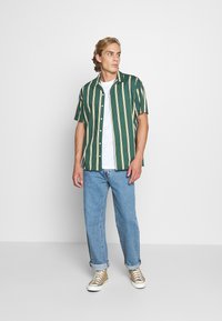 Levi's® 568® LOOSE STRAIGHT - Calças de ganga folgadas - light-blue denim