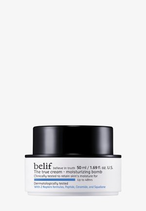 Belif True Cream Moisturizing Bomb 50-ml-Glas mit schwarzem Deckel, klinisch getestet, um die Hautfeuchtigkeit bis zu 48 Stunden zu bewahren.