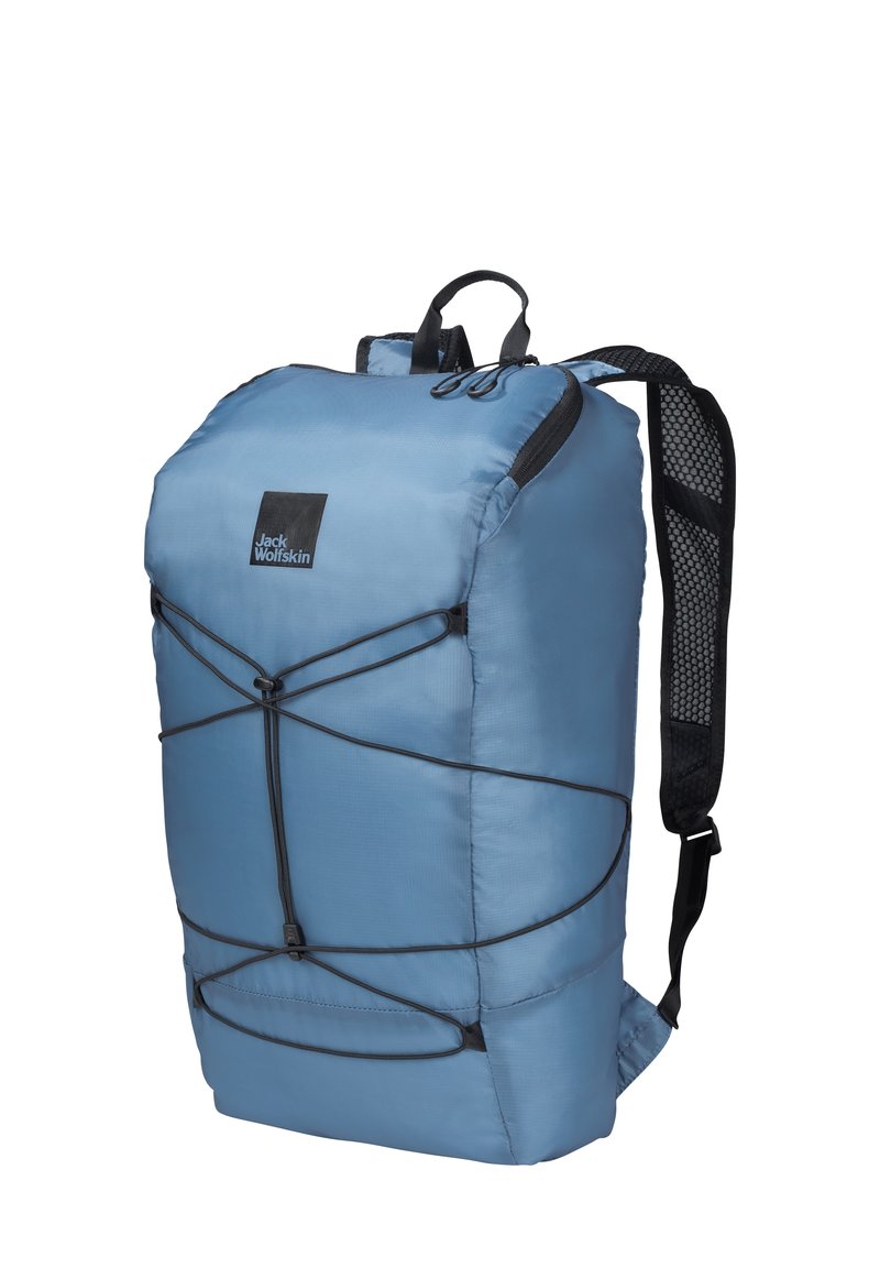 Helle blaue Jack Wolfskin Rucksack aus Nylon. Verfügt über ein großes Hauptfach, Netzträger und elastische Schnüre für die externe Aufbewahrung.