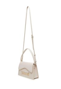 Borsa in pelle color crema con un design strutturato, pattina curva, logo dorato frontalmente e tracolla regolabile.