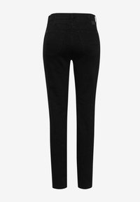 Czarne dżinsy denimowe o slim fit, z tylnymi kieszeniami, średnim stanem i minimalistycznym designem. Tkanina ma gładką fakturę.