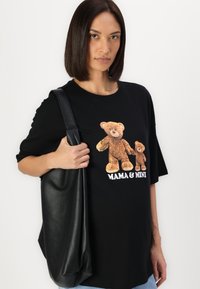 ONLY MATERNITY OLMPOP JOYFULL O NECK TEE - Marškinėliai su spaudiniu - black