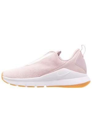 Sneaker rose clair à enfiler avec semelle intermédiaire blanche, semelle extérieure orange, tige en daim et languette à l'arrière, vue latérale.